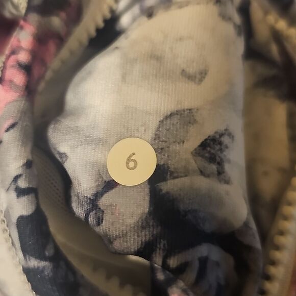 LULULEMON Define Jacket Floral 🌸 - Size 6 - Picture 3 of 3